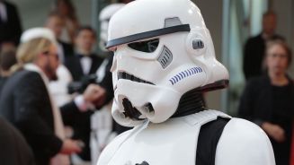 Stormtrooper bewachen roten Teppich: Chewbacca und Co. in Cannes