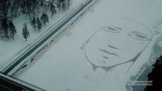 ‘Sad Face’ im Eis: Der russische Banksy ist zurück