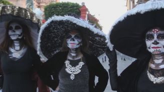 Volksfest in San Miguel: Der Tod steht ihnen gut
