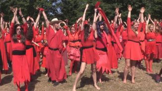 Berlin: Über 800 Menschen tanzen zu Kate Bush