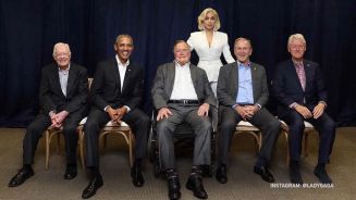 Wie Hilary: Lady Gaga posiert mit fünf US-Präsidenten