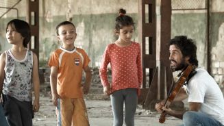 Um Mut zu säen: Flüchtling reist mit Geige um die Welt