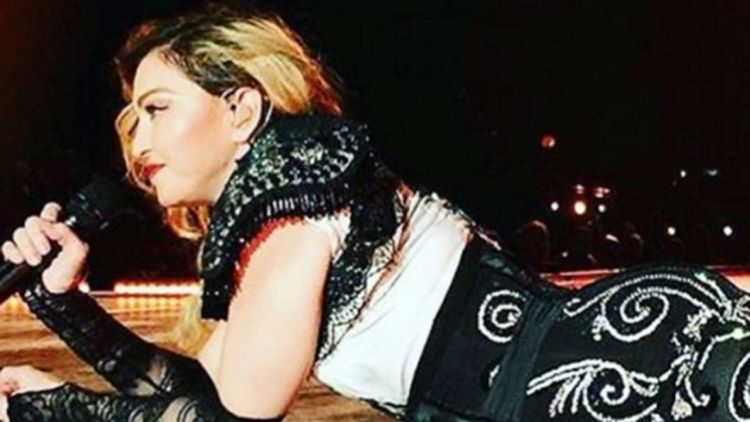 Fans verwundert: Madonna betrunken auf der Bühne?